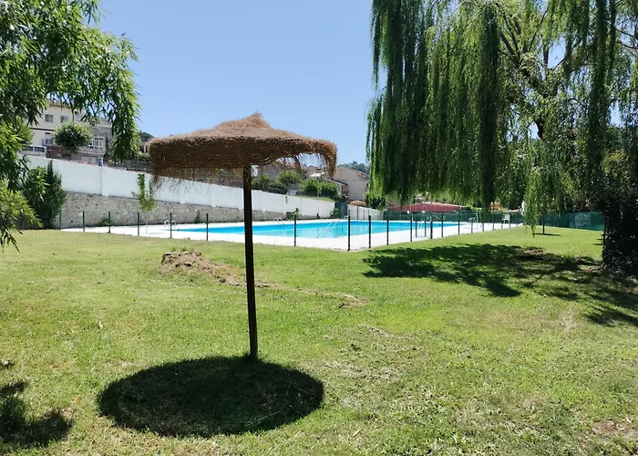 El Sueno De La Pintora, Al Lado De Las Piscinas